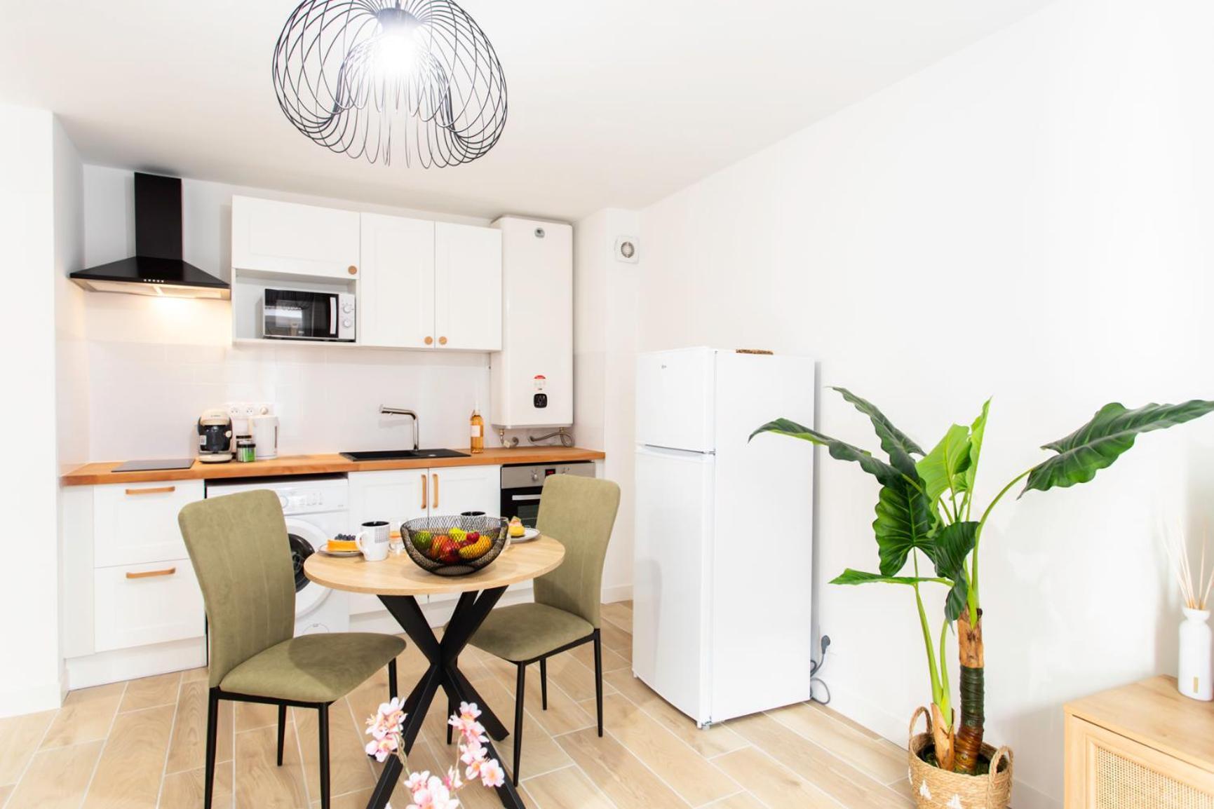 Apartment #58 Clim & Balcon 5mins Marche De La
